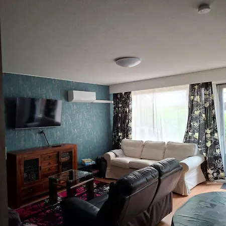 Jyraengoen Helmi Apartament